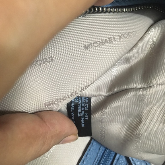 Authentic Large Michael Kors Brooklyn Shoulder Bag in Baby Blue - Picture 12 of 15